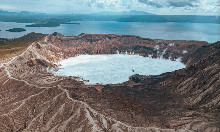 菲律宾火山岛具体地点(火山岛旅游注意事项)